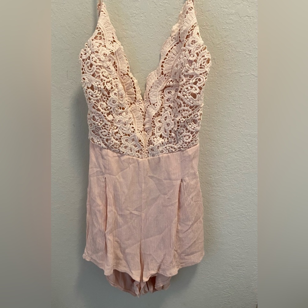 Lulu’s Star Spangled Pink Backless Lace Romper Size Large. - Picture 12 of 12